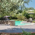 Country House Apartments *