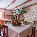 Country House Apartments *