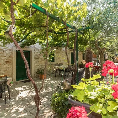 Country House Apartments * بولا