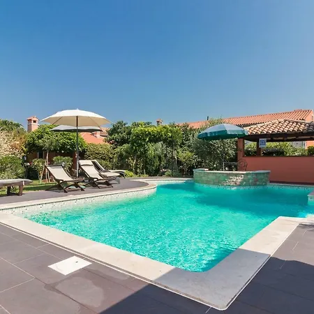 Country House Apartments דירה פולה