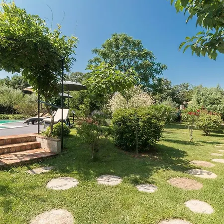 Country House Apartments *