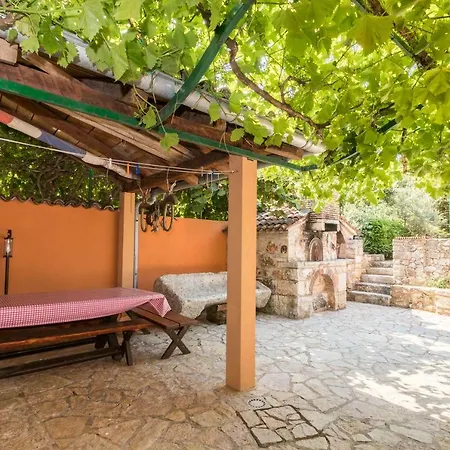 Country House Apartments بولا