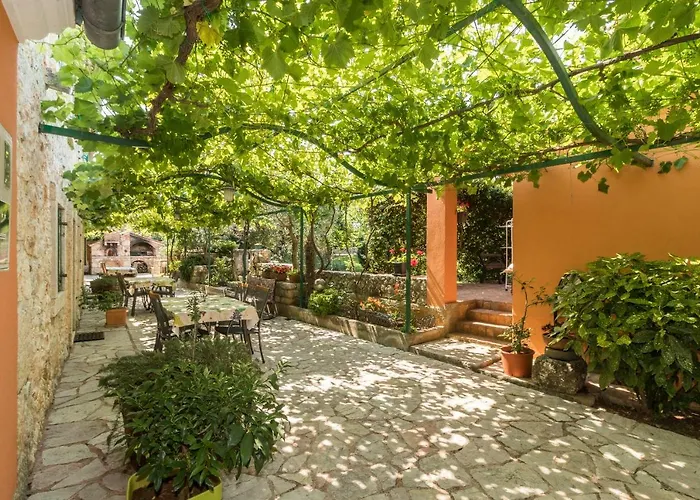 Country House Apartments 아파트 *