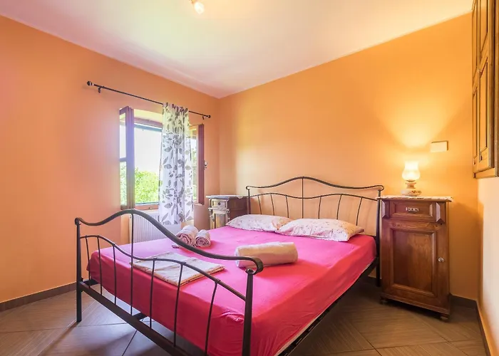 Country House Apartments 아파트 풀라