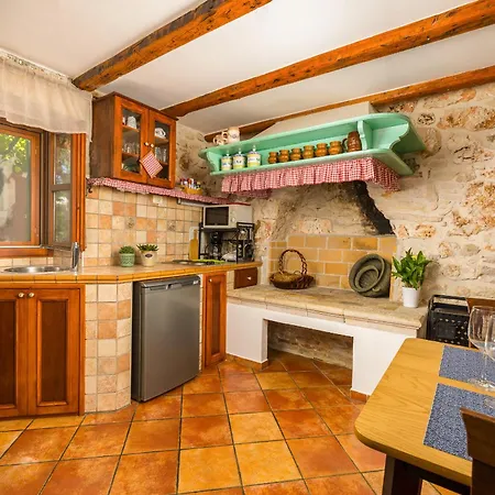 Country House Apartments *