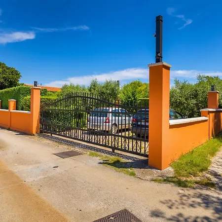 Country House Apartments
