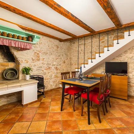Country House Apartments Apartment