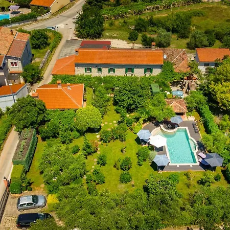 Country House Apartments Póla