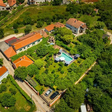 Country House Apartments Apartment *