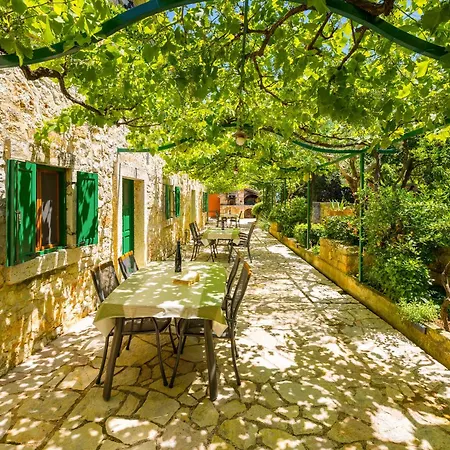 Country House Apartments Apartment