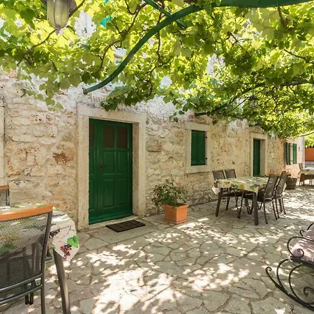 Country House Apartments