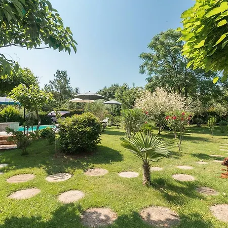 Country House Apartments