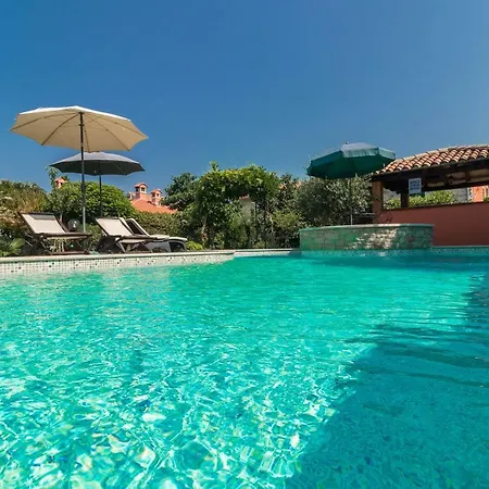 Country House Apartments *