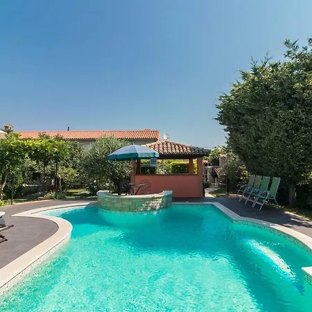 Country House Apartments *