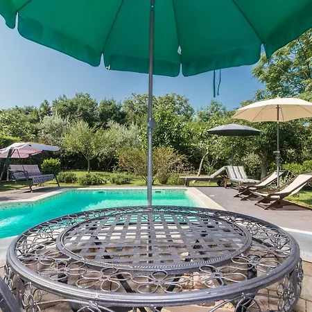 Country House Apartments *