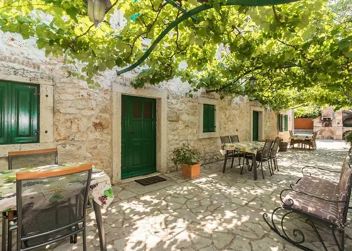 Country House Apartments