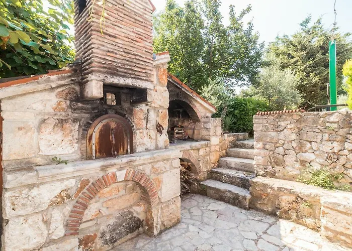 Country House Apartments *