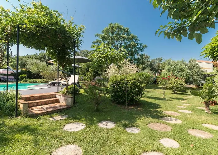 Country House Apartments *