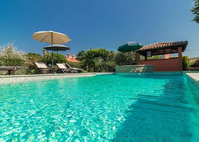 Country House Apartments *