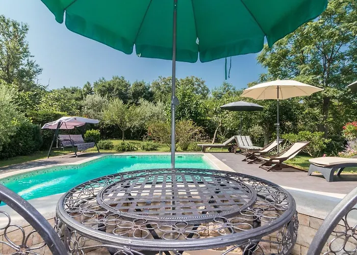 Country House Apartments *