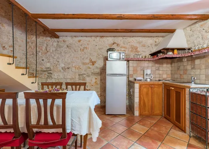 Country House Apartments