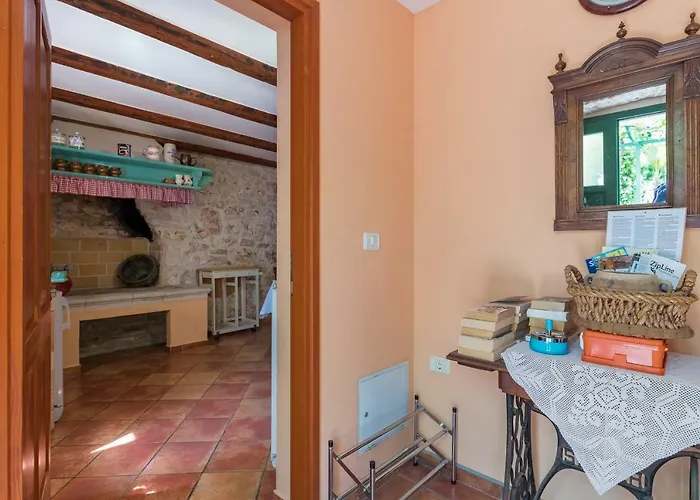 Апартаменти Country House Apartments *