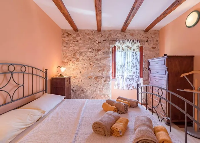 Country House Apartments