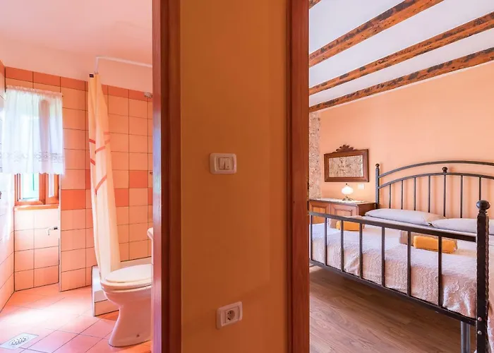 Country House Apartments *